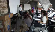 Kayserili gençler için ücretsiz İngilizce konuşma atölyesi başladı