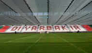 Diyarbakır Stadyumu kavurucu sıcaklara karşı fanlarla serinletiliyor