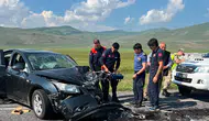 Ardahan yolunda iki araç çarpıştı 7 kişi hastaneye kaldırıldı