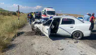 Tatvan yolunda iki araç çarpıştı altı kişi hastanelik oldu