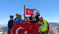 Osmaniyeli dağcılar 15 Temmuz şehitleri için Aladağlar zirvesine çıktı