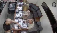 Manisa’da kuyumcuyu soyan hırsızın kaçışı kısa sürdü