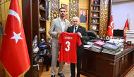 Bahçeli milli futbolcu Merih Demiral ile bir araya geldi