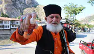 Amasya sokaklarının yaşayan efsanesi kalpaklı esansçı