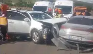 Kars yolunda üç araç birbirine girdi 8 yaralı