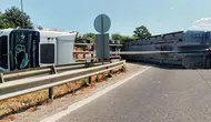 Silivri'de hafriyat kamyonu devrildi trafik kilitlendi