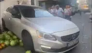 Aydın’da yol kavgası Sürücü pazarcının karpuzlarını ezip geçti