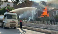 Bitlis Ahlat'ta iş yeri bahçesini alevler sardı