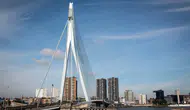 Rotterdam'da tramvay kazası Erasmus Köprüsü'nde 15 kişi yaralandı