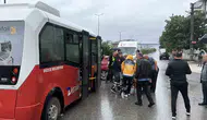 Düzce’de sağanak yağışlı yolda otobüs ve otomobil çarpıştı