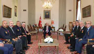 Kurtulmuş 15 Temmuz gazilerini beratla onurlandırdı