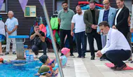Bursa’da yaz spor okulları çocukları havuzda buluşturuyor