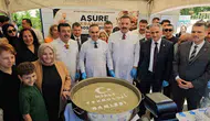 Bakan Kacır Zonguldak sokaklarında aşure dağıttı