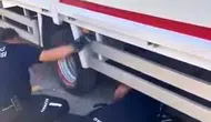 Kamyonetin tekerine sıkışan yavru kedi ekipleri harekete geçirdi