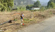 Fethiye yangınında bir kahraman 76 yaşındaki Nazmi amca su taşıyor