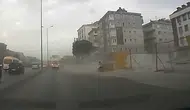 Avcılar'da rüzgar inşaat bariyerlerini yayaların üzerine uçurdu