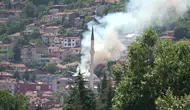 Amasya’da alevlerin arasında kalan Elmas nineyi ekipler kurtardı