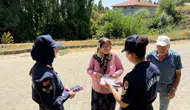 Afyon jandarmasından kapı kapı kadına şiddetle mücadele eğitimi