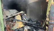 Karabük’te bir ev alevlerin arasında kalarak küle döndü