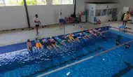 Bodrumlu çocuklar yaz tatilinde yüzme öğreniyor