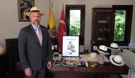 Ekvador Büyükelçisi’nden Atatürk’e Şapka Selamı