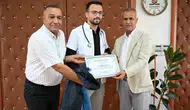 Zabıta memuru yeleğini çıkardı stetoskop taktı