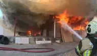 Diyarbakırda itfaiyenin marangoz atölyesindeki yangınla mücadelesi görüntülendi
