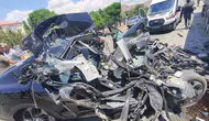 Solhan'da park halindeki tıra çarpan otomobilin sürücüsü yaralandı