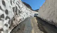 Hakkari’de yaz ortasında kış keyfi 5 metrelik kar tünelleri