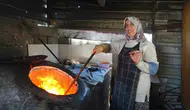 Hatay'da tandır başında 80 dereceyle mücadele eden kadınlar