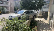 Market alışverişine gitti aracı duvarda asılı kaldı