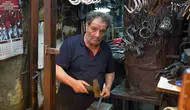 Gaziantep’te demir ustaları 100 derece sıcakta ekmek mücadelesi veriyor
