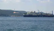 Dev boru döşeme gemisi Castorone Çanakkale Boğazı'nı geçiyor