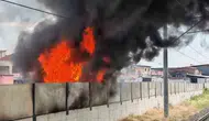 Sincan’da dikkatsizce yakılan atıklar tren istasyonunu ateşe verdi