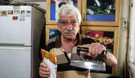 Adana'da yarım asırlık lezzet sırrı ütüyle gelen tost