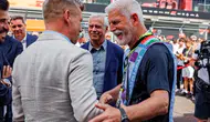 Çekya Cumhurbaşkanı elinde kamerasıyla F1 pistine indi