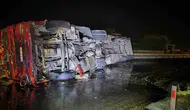 Nusaybin yolunda yağ yüklü kamyonet kaza yaptı