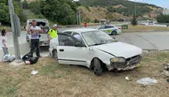 Samsun’da direksiyon hakimiyetini kaybeden sürücü refüje çarptı