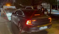 İnegöl trafiğinde çakarlı kovalamaca ehliyetsiz sürücüye pahalıya patladı