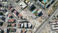 İzmir'de yarım kalan üst geçit tepki çekti