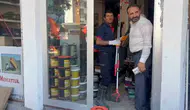 Adilcevazda bir dükkanın içine yılan girdi