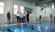 İznikte çocuklar yaza kulaç atarak başladı