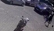 İzmir trafiğinde çukur kavgası Kuryeyi aracından inip darp etti