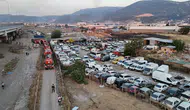 İzmir'de otopark yangını 62 araç kül oldu