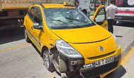 Muğla’da kontrolden çıkan taksi park halindeki üç araca daldı