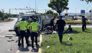 Sivas Havalimanı yolunda iki kamyonet çarpıştı 5 kişi hastaneye kaldırıldı