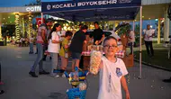 Kocaeli halkı yaz akşamlarını parklarda müzik ve sinemayla değerlendiriyor