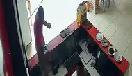 Adana'da tuvalet bahanesiyle girdiği yerlerden hırsızlık yapan kişi yakalandı