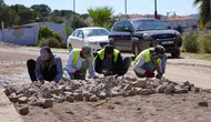 Ayvalık Ali Çetinkaya mahallesinde bozuk yollar yenileniyor
