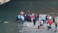 Serinlemek için girdiği çayda hayatını kaybetti